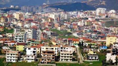 Hapen aplikimet per tokat e zena nga ndertimet pa leje